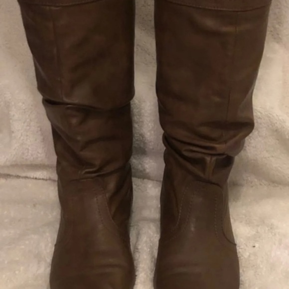 Boots - Picture 4 of 7